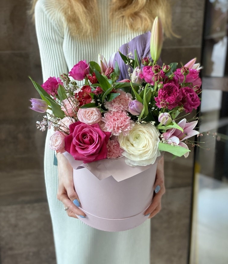 цветы в коробке нежные №786