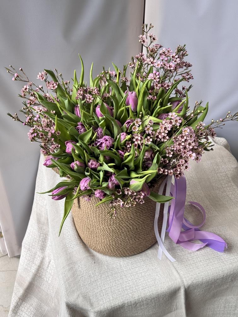 Интерьерная корзина с тюльпанами №789