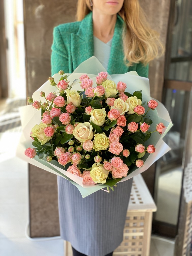 Розовые кустовые розы №801