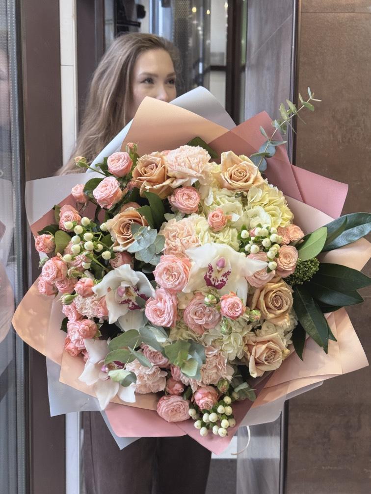 Букет в розово кремовых оттенках №811