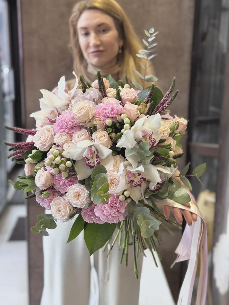 Круглый букет с лентами №1126