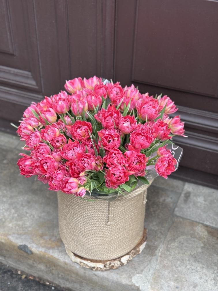 Тюльпаны пионовидные в корзине №1138
