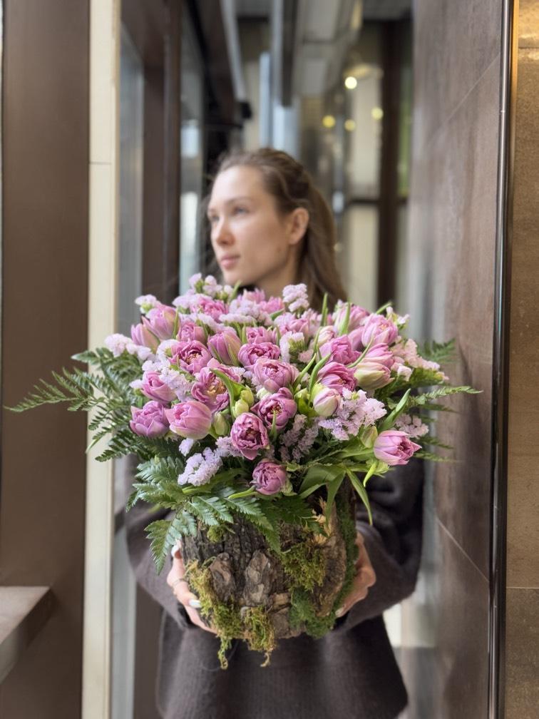 Тюльпаны со статицей в коре №1171