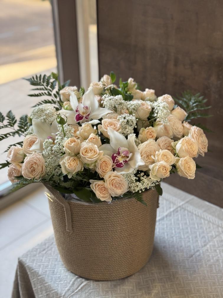 Корзина кремовые розы №1177