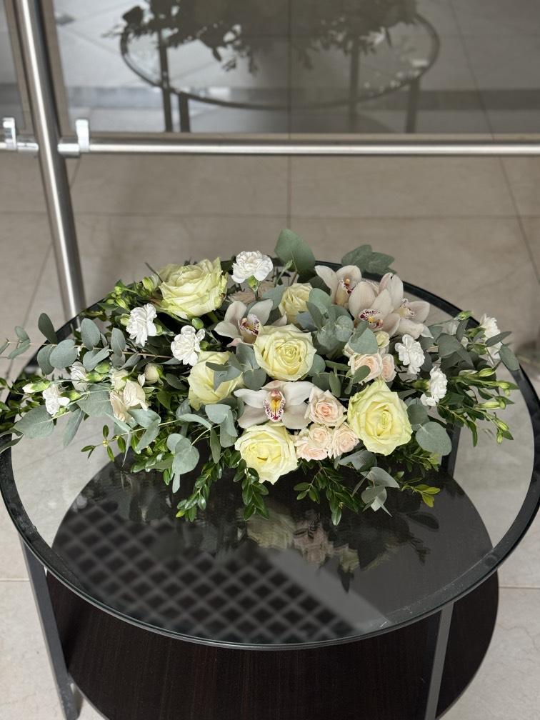 Композиция с белыми Розами и Орхидеями №1260