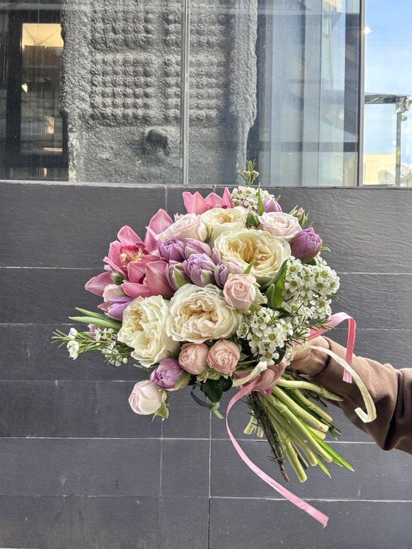 Свадебный букет пионовидные розы с орхидеями №1314