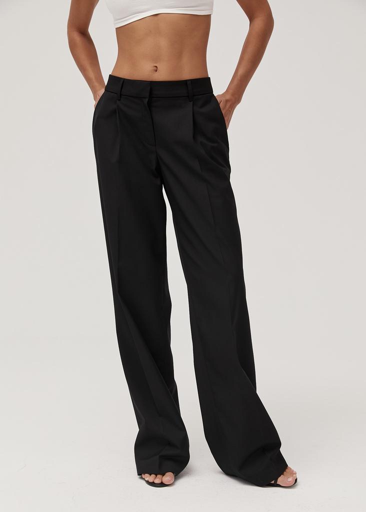 Pleated low waist trousers