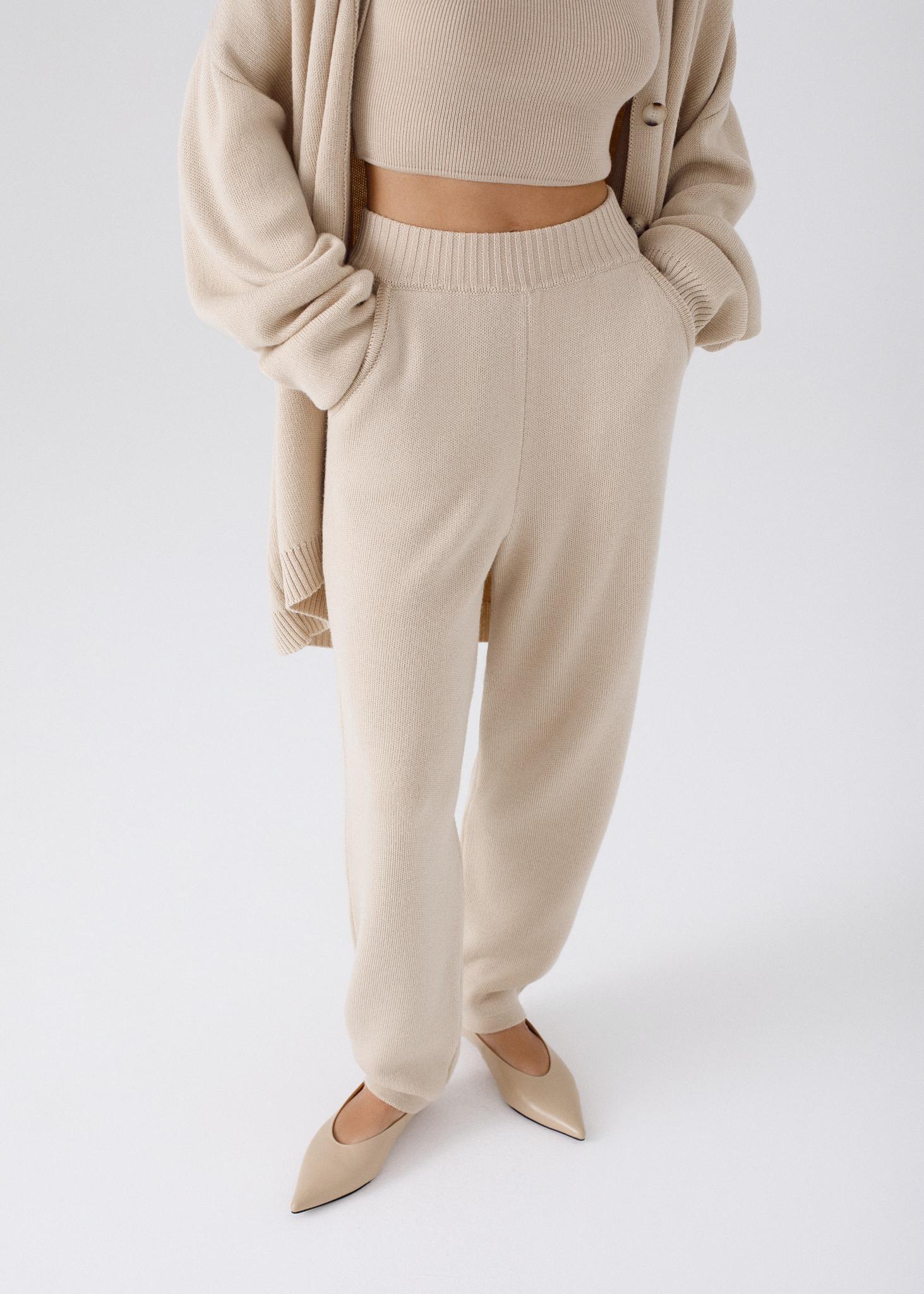 新品 AM1713 Layla knit set up beige Soft texture, timeless shape, endless versatility 🤍 The Layla