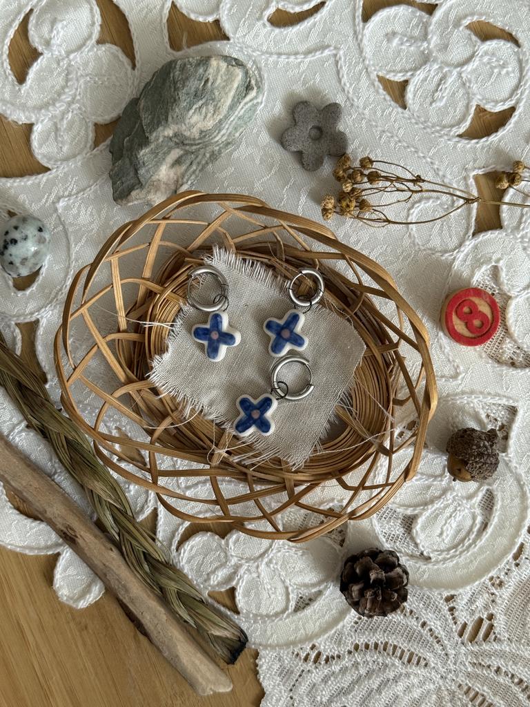 подвеска крестик цветок синий