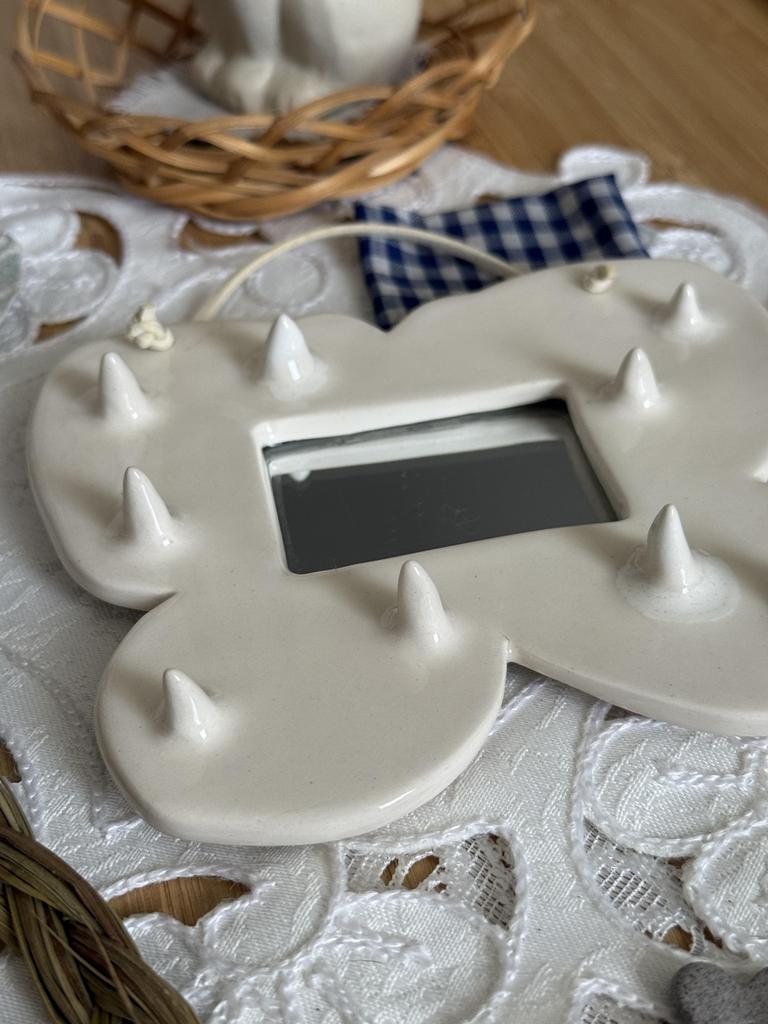 зеркальце бабочка белая с шипами 2