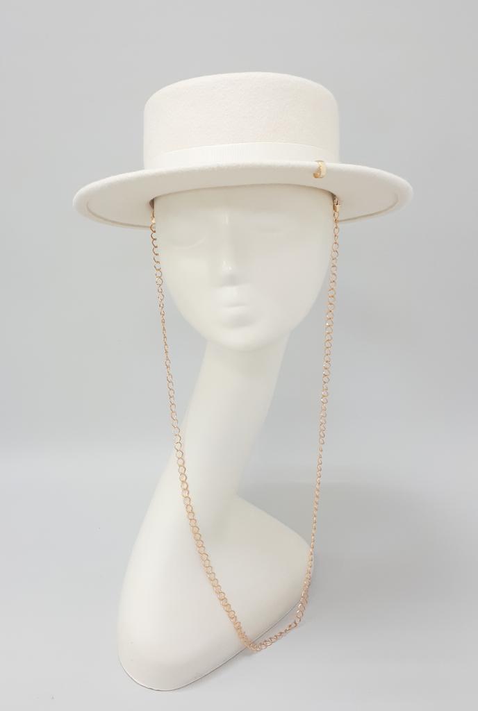 Шляпа-канотье с цепочкой и фурнитурой