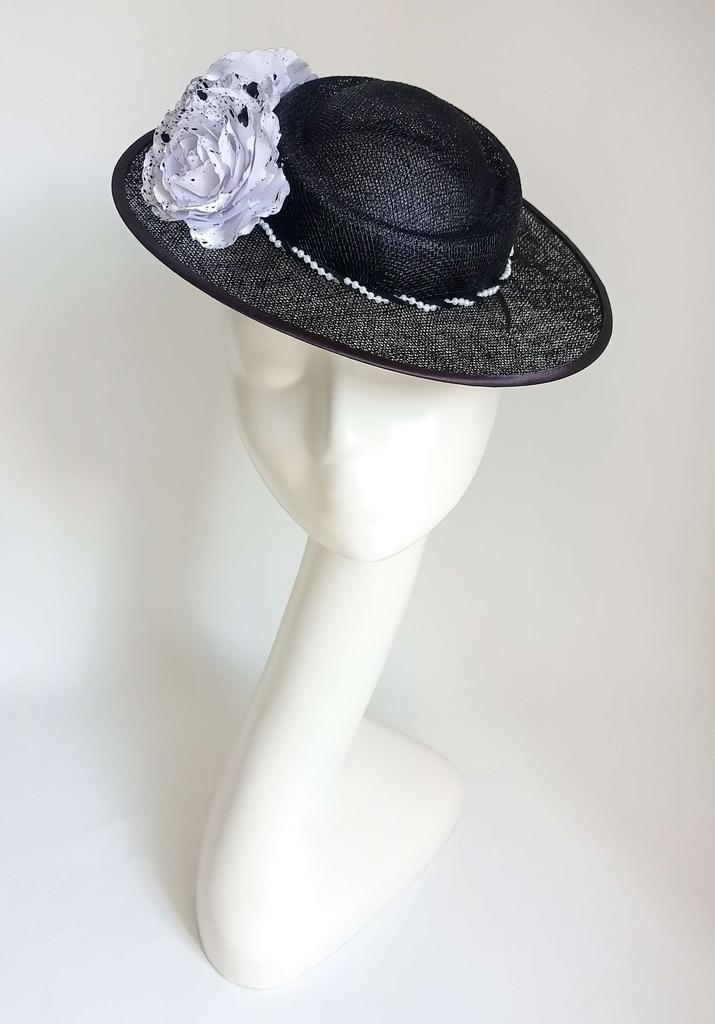 Соломенная шляпа "Алиса". Цвет черно-белый