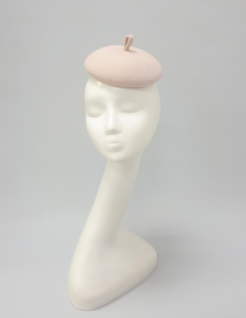 Шляпка-таблетка с пимпочкой. Цвет кремовый