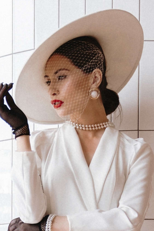 Широкополая шляпа в стиле Dior. Цвет молочный