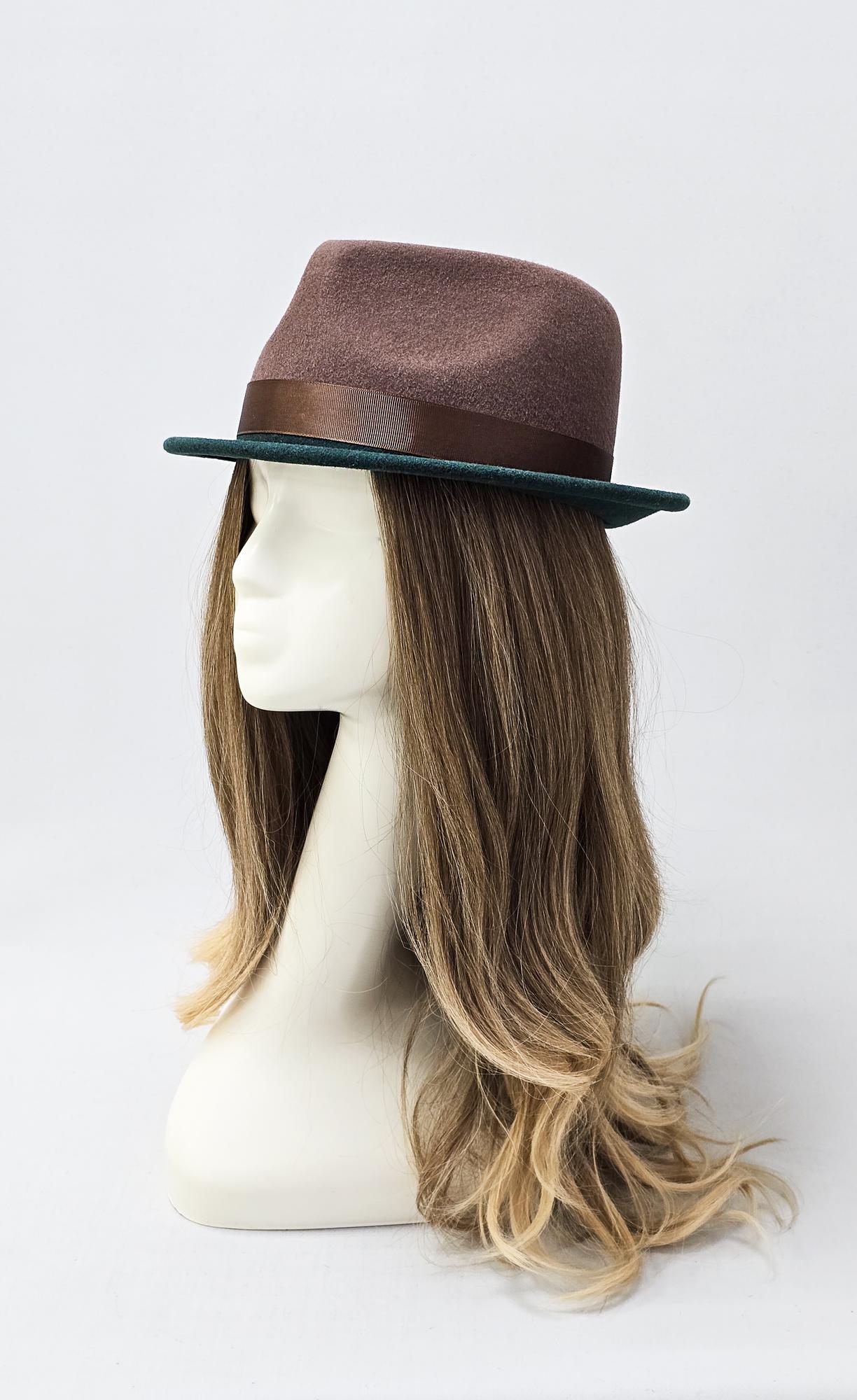 Шляпа федора остроносая Цвет несквик/темно-зеленый