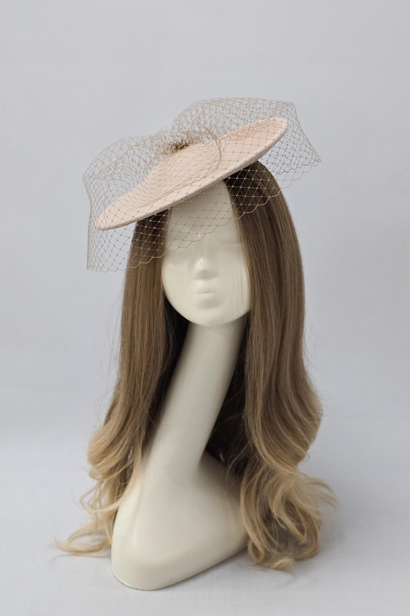 Шляпа Катрин с вуалью. Цвет бежевый