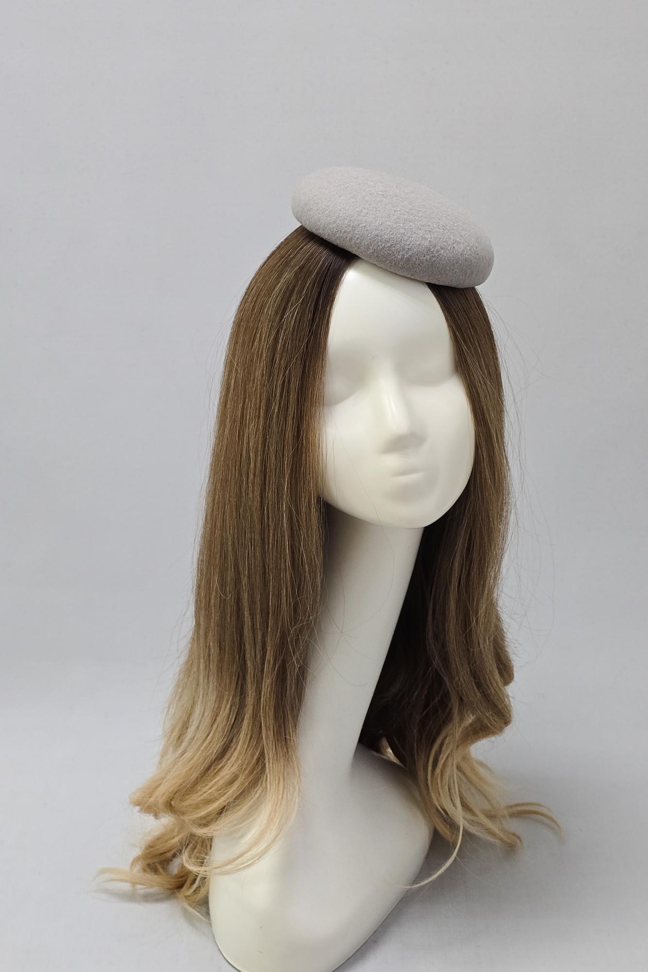 Шляпка-таблетка. Цвет светло-серый