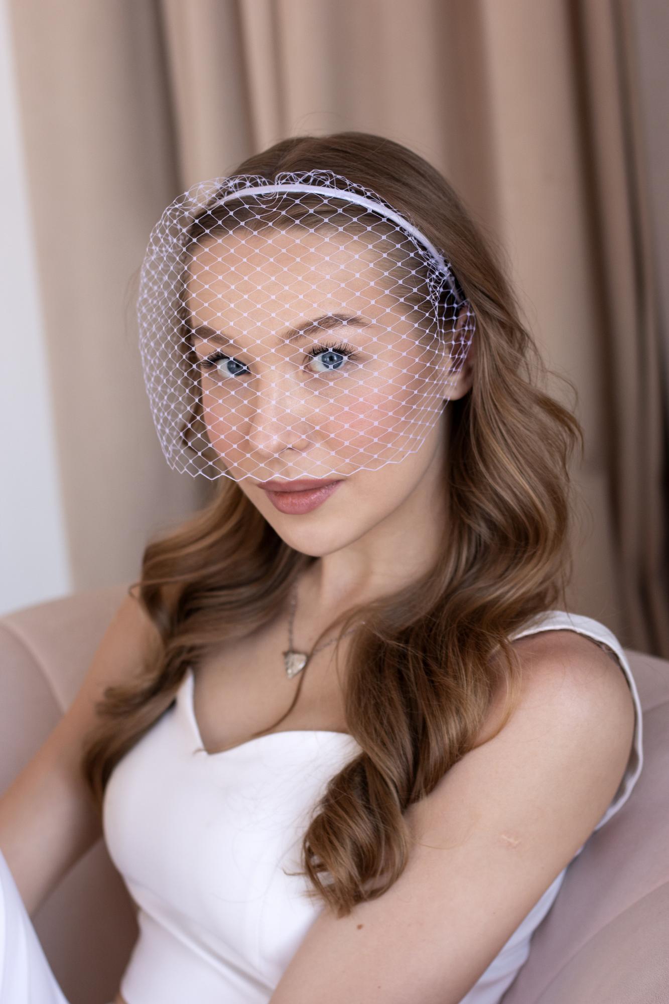 Вуаль на ободке. Цвет белый