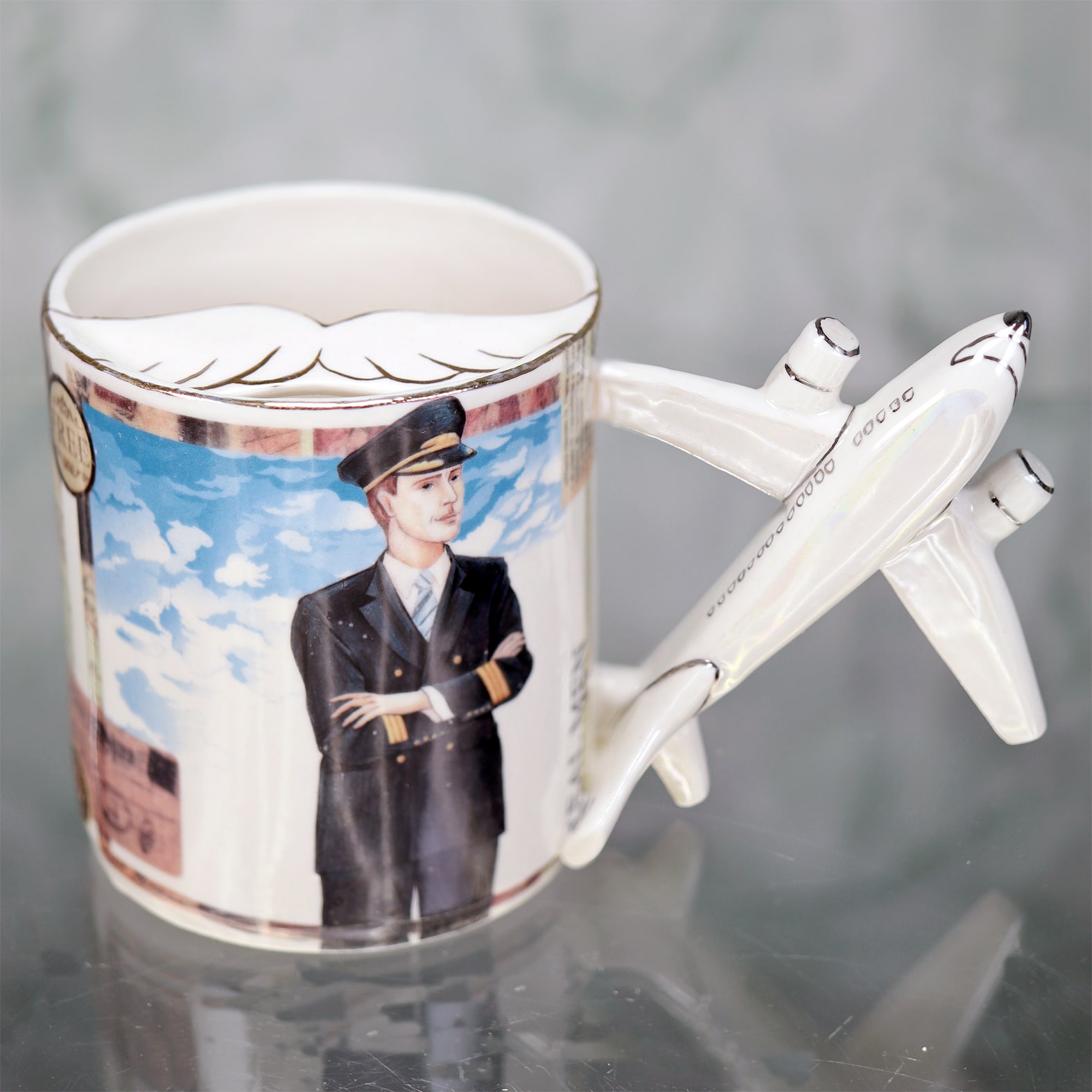 Moustache porcelain mug "Pilot"