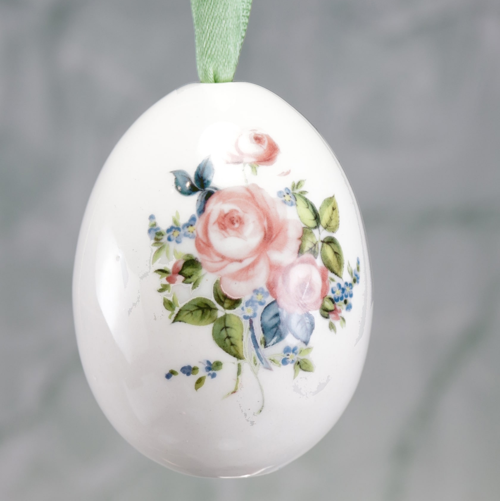 Small porcelain easter egg "Roses"