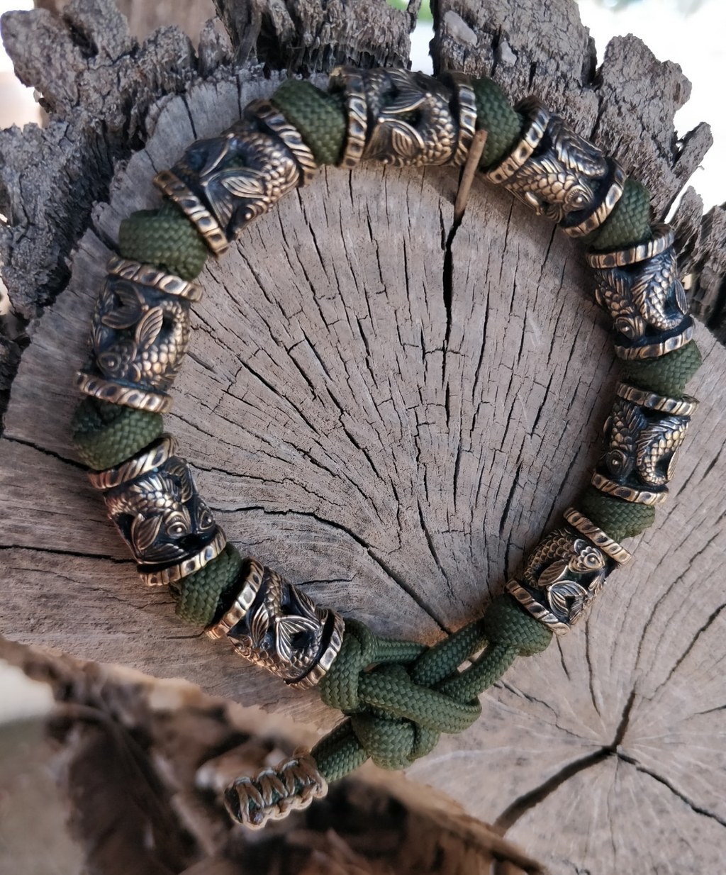 Браслет из паракорда с бусинами "Карпы Кои", бронза