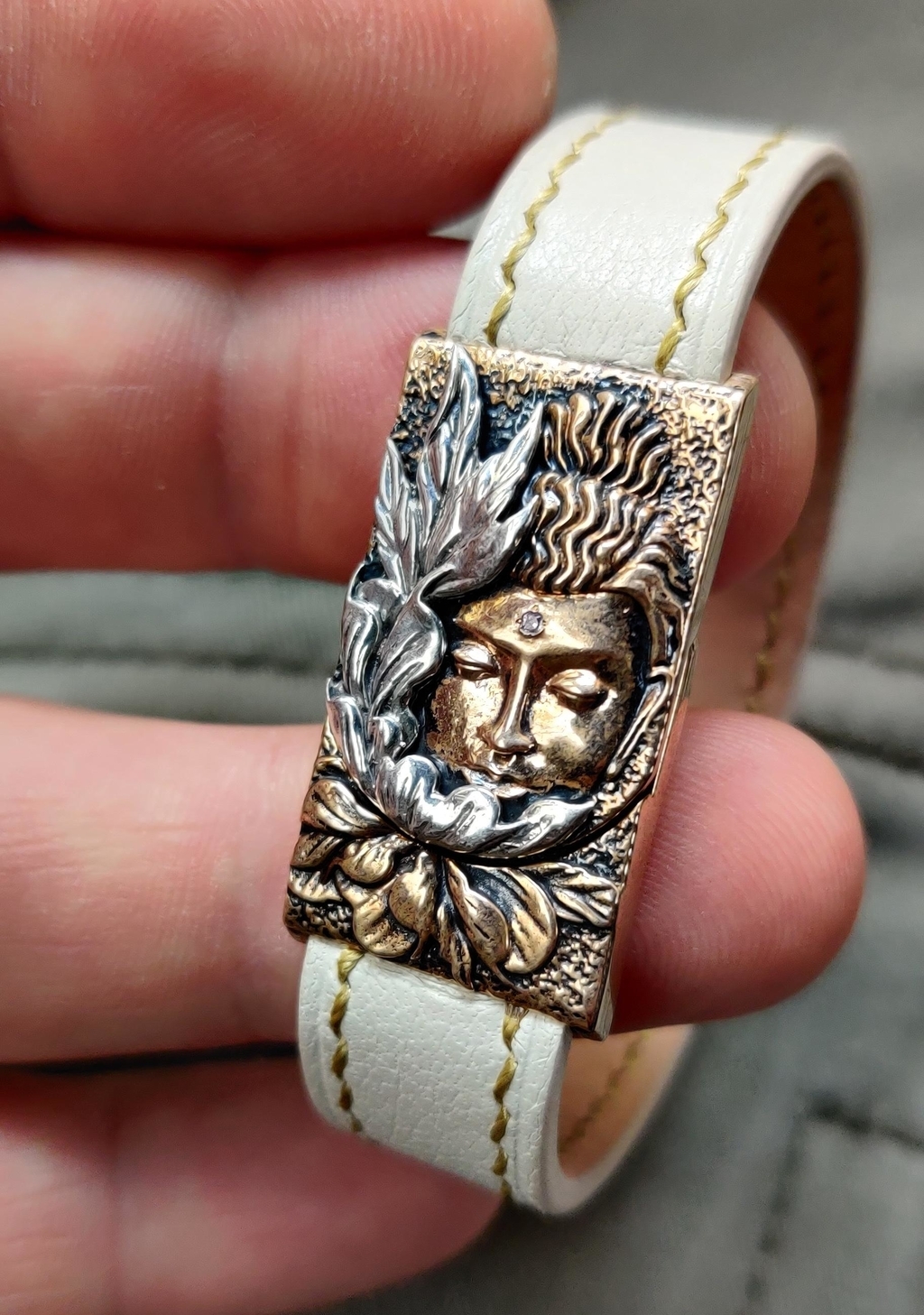 Браслет на кожаном ремне "Цветок Будды" мини, биметалл