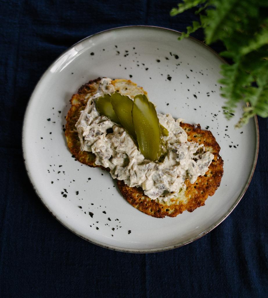 Бефстроганов на картофельных драниках