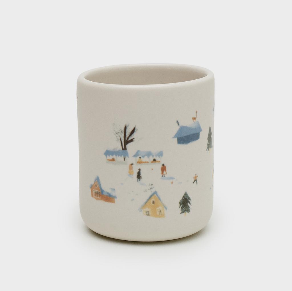 Стакан «Зимняя сказка» 350 мл с иллюстрацией зимней деревни, фронтальный вид