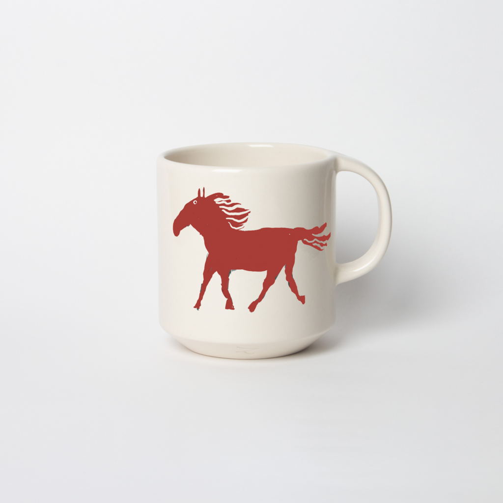 Кружка Очень странный конь 450 мл с красным рисунком коня вид спереди