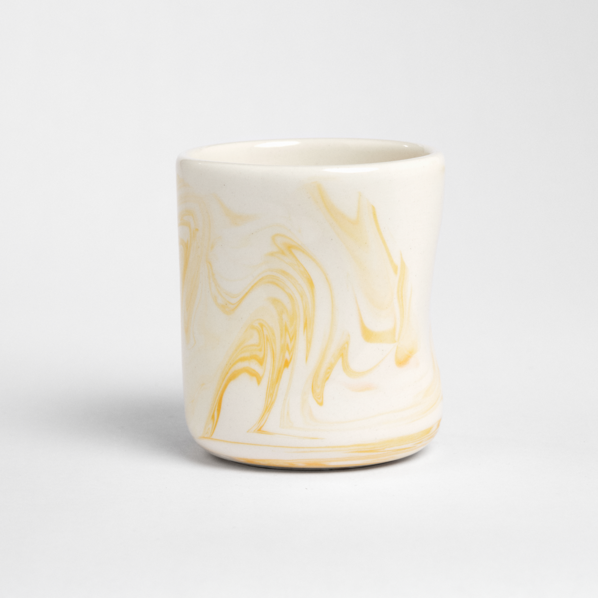 Стакан мятый бело-желтый 350 мл