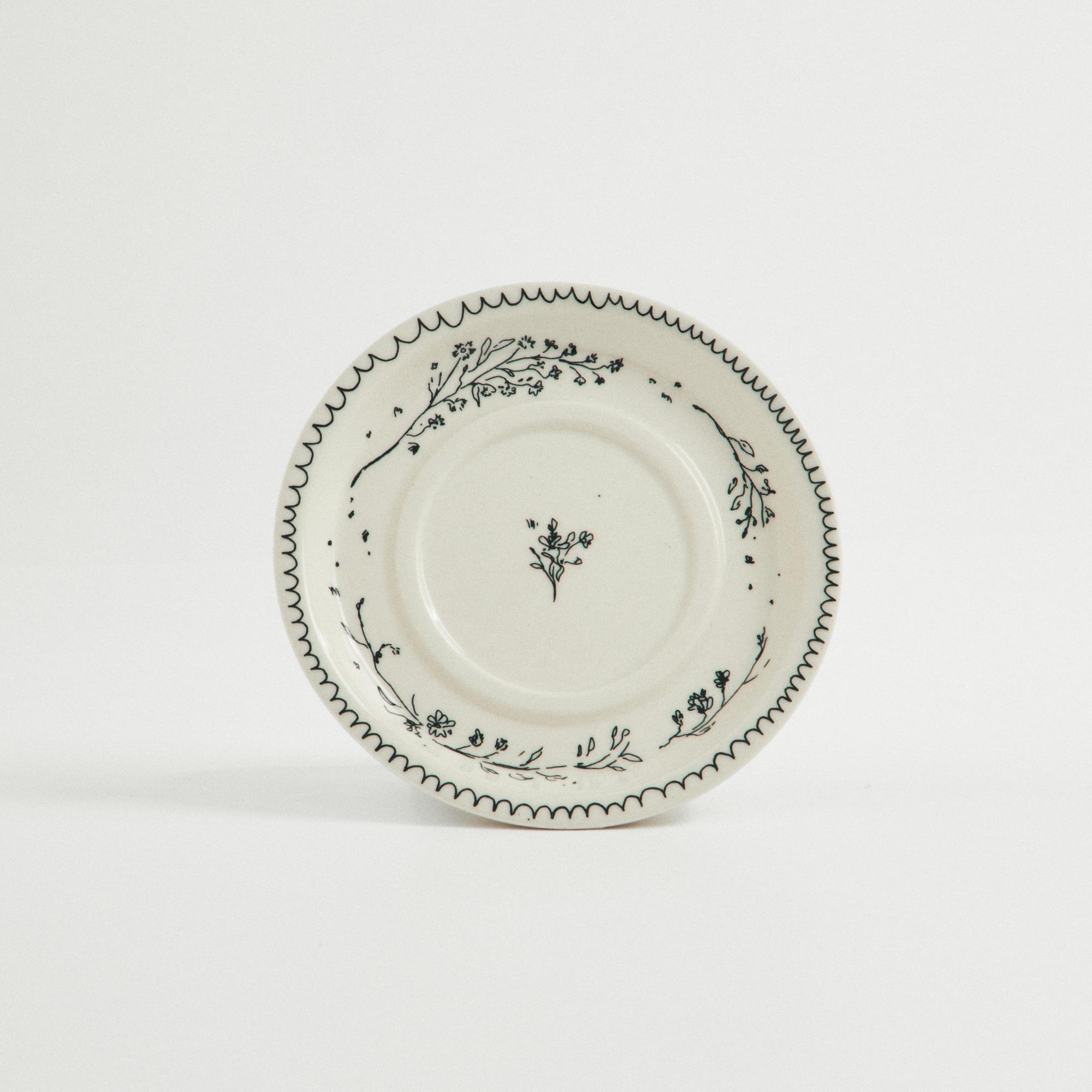 Блюдце 13 см с зеленым орнаментом вид спереди