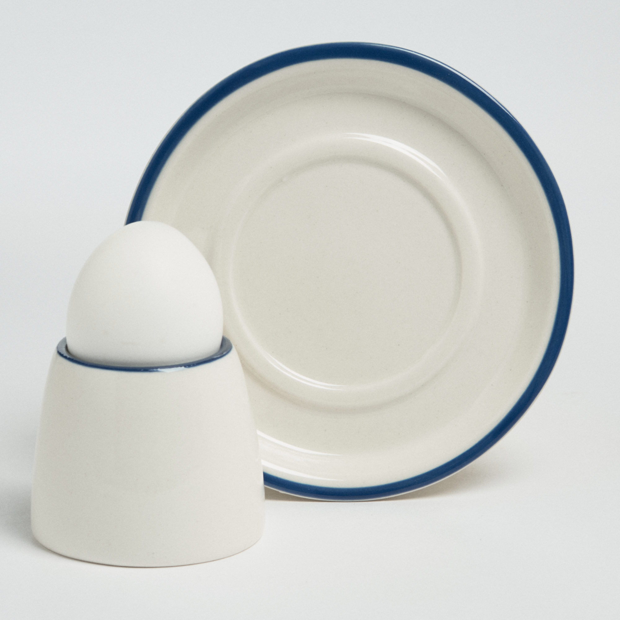 Набор блюдце 13см и подставка для яйца с синим кантом