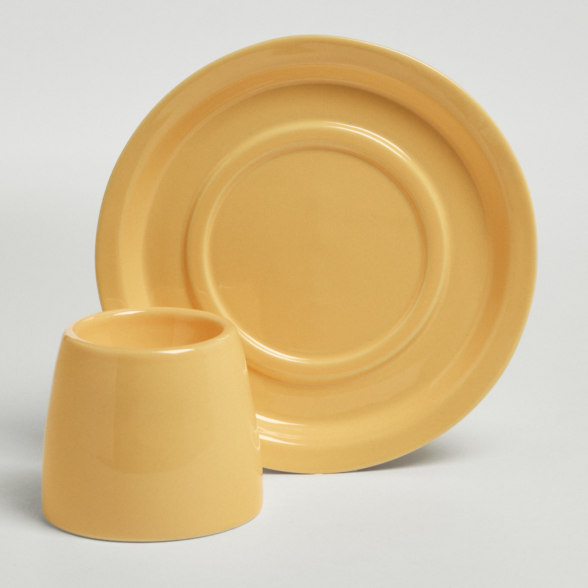 Набор: блюдце 13см и подставка для яйца желтого цвета