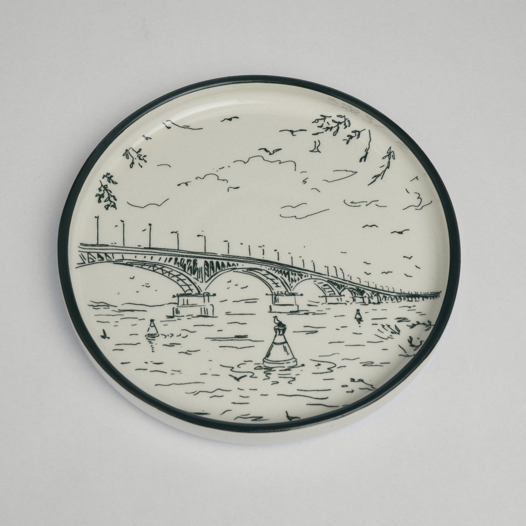 Керамическая тарелка Мост зеленая SALOEV x Дмитрий Кошеленко
