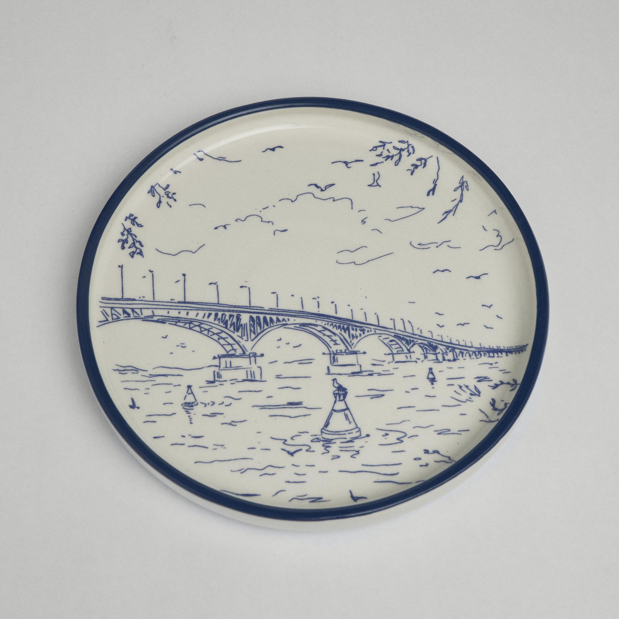 Керамическая тарелка Мост синяя SALOEV x Дмитрий Кошеленко