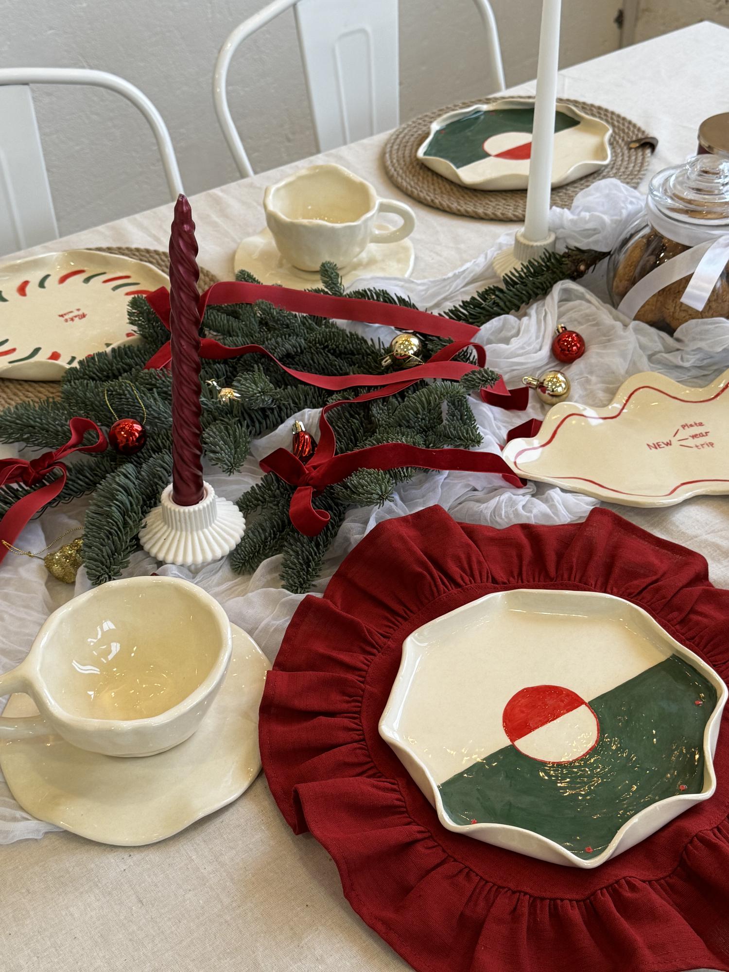 Тарелка Green with red