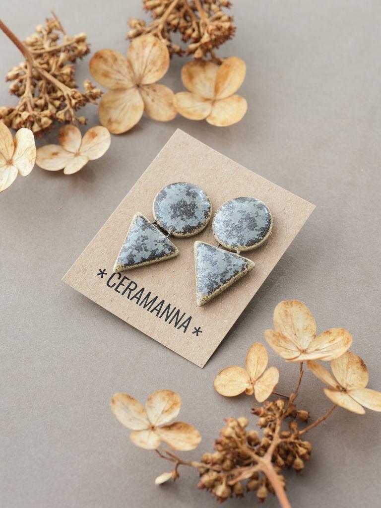 Серые пусеты круг-треугольник