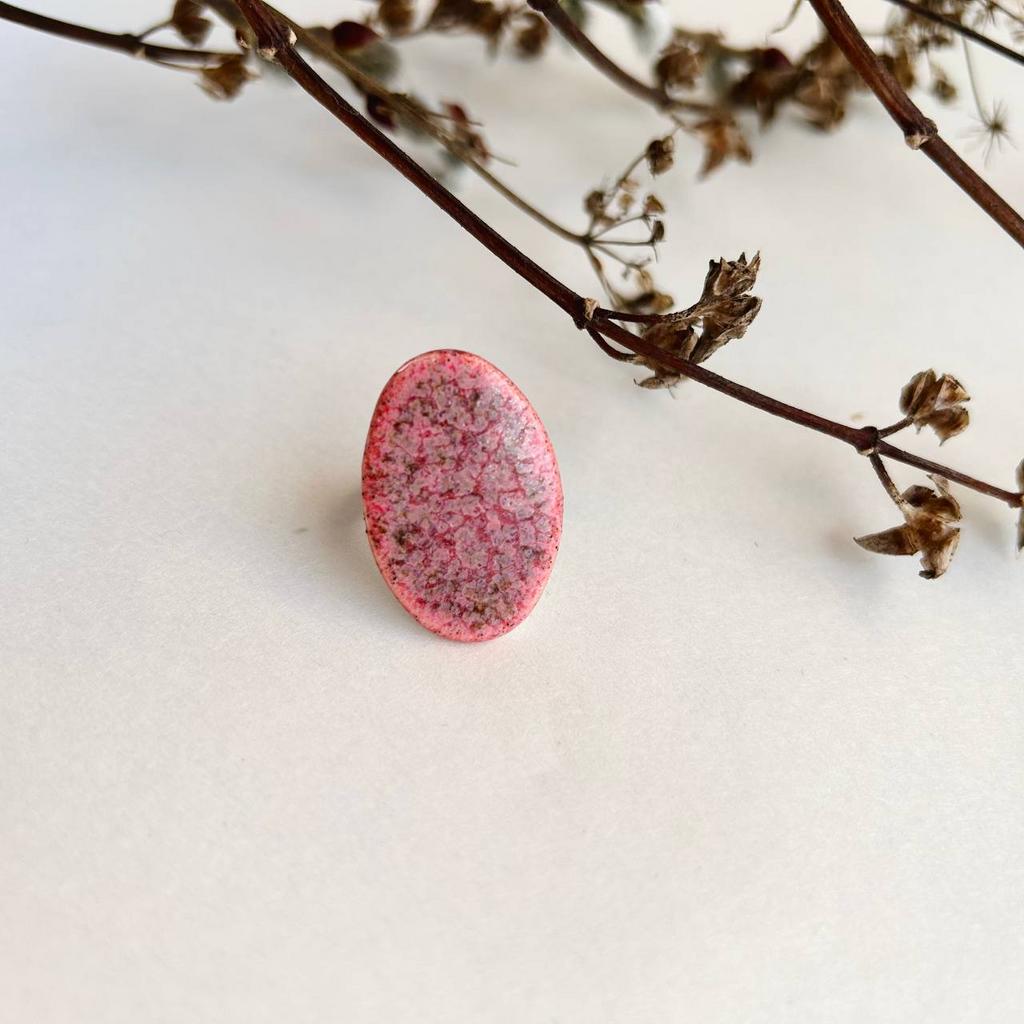 Кольцо овал маджентовая дымка