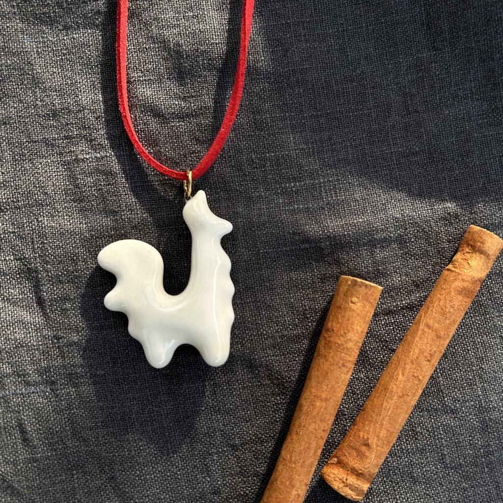 Подвеска Птица-Говорун в белом