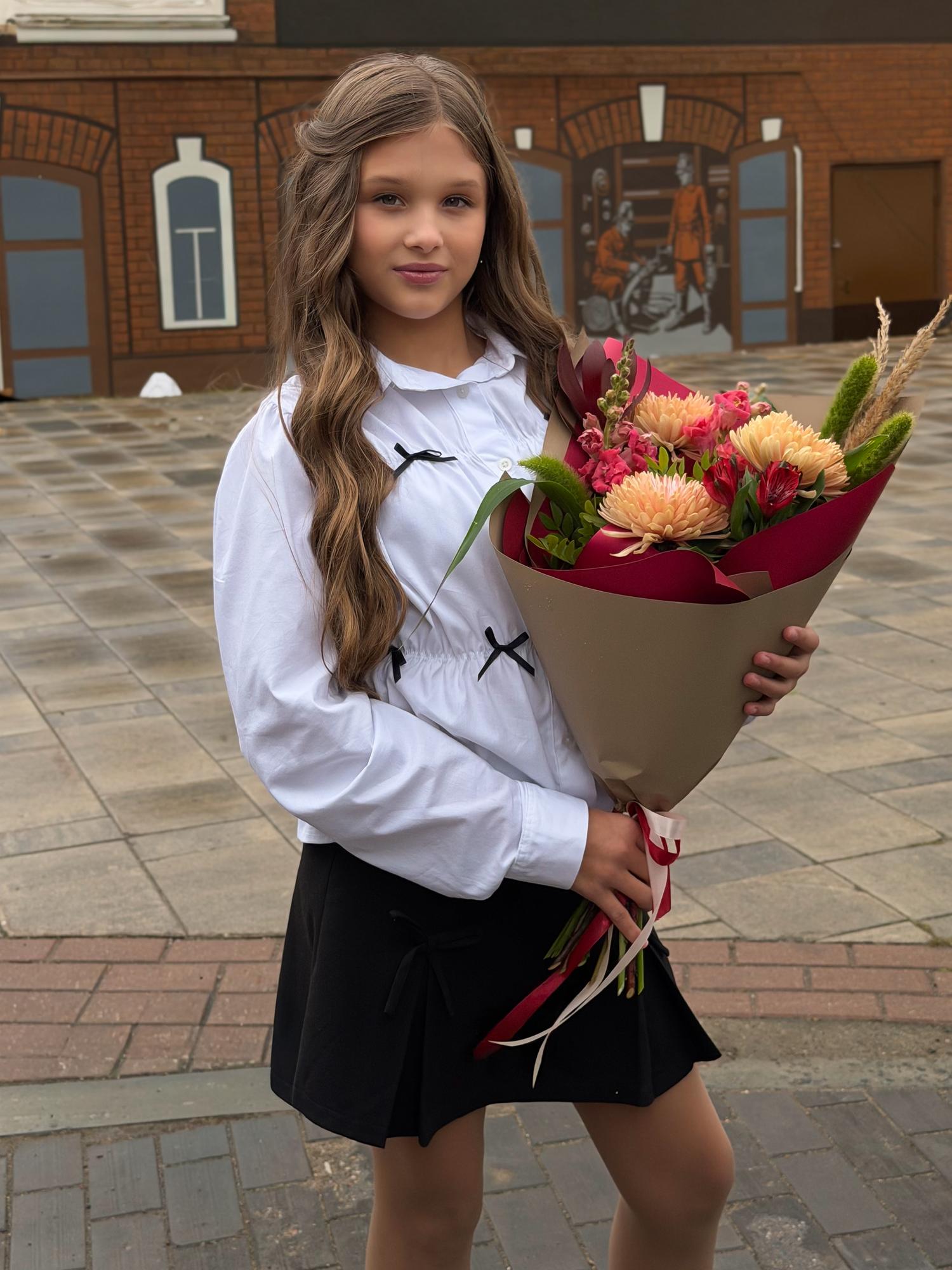 Букет с хризантеами СНОВА В ШКОЛУ