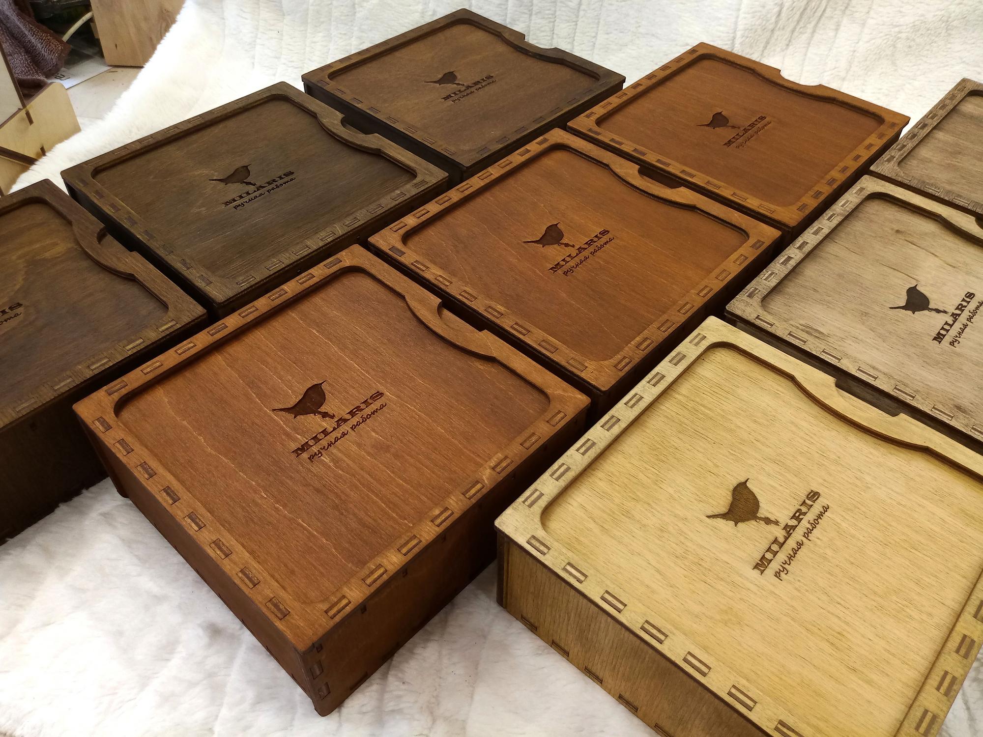 Коробка с выдвижной крышкой с ободком средняя