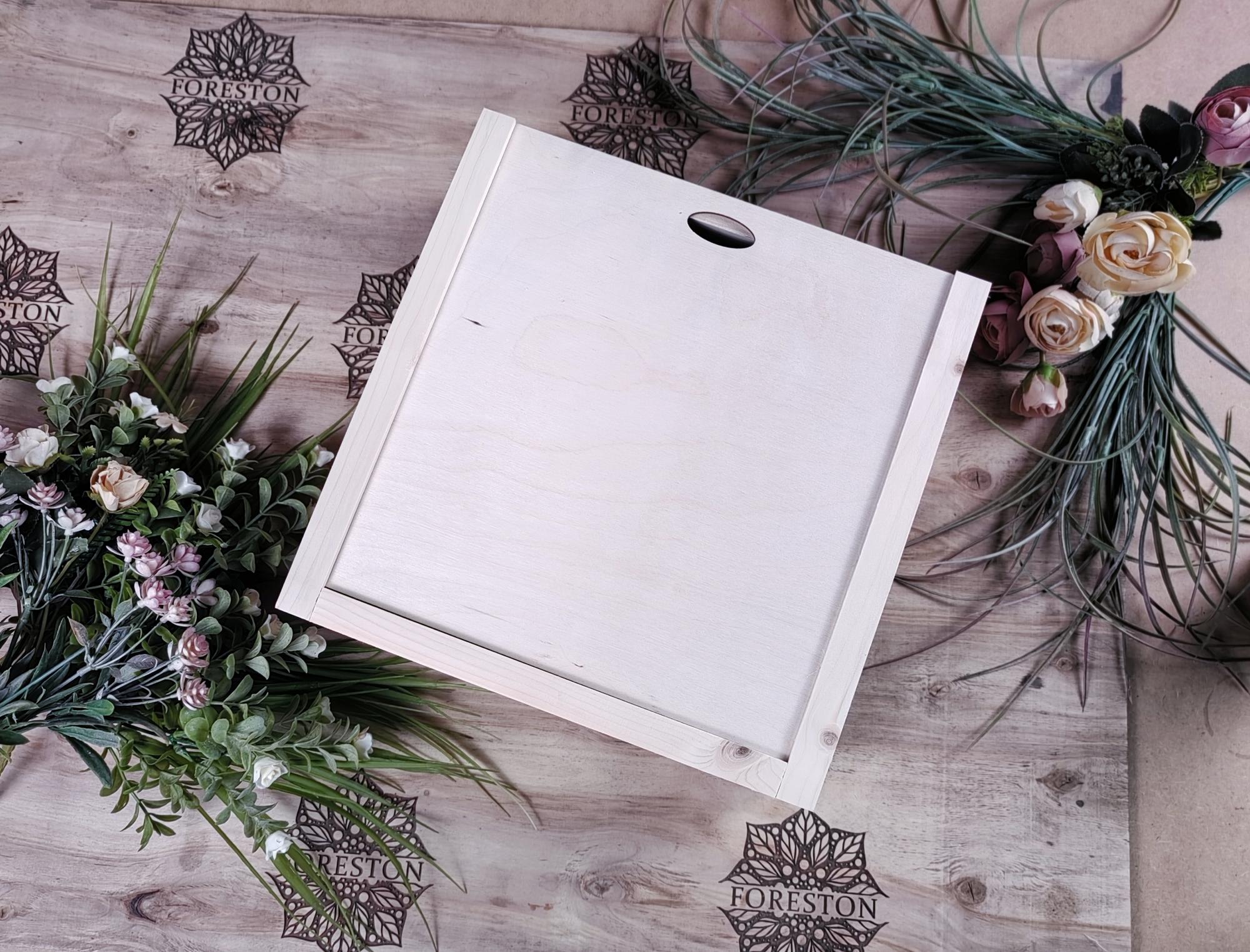 Коробка из массива дерева 25*25*10 см