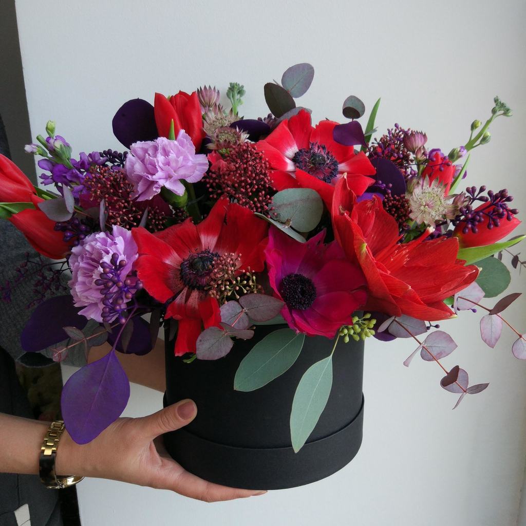 Красный букет в коробке