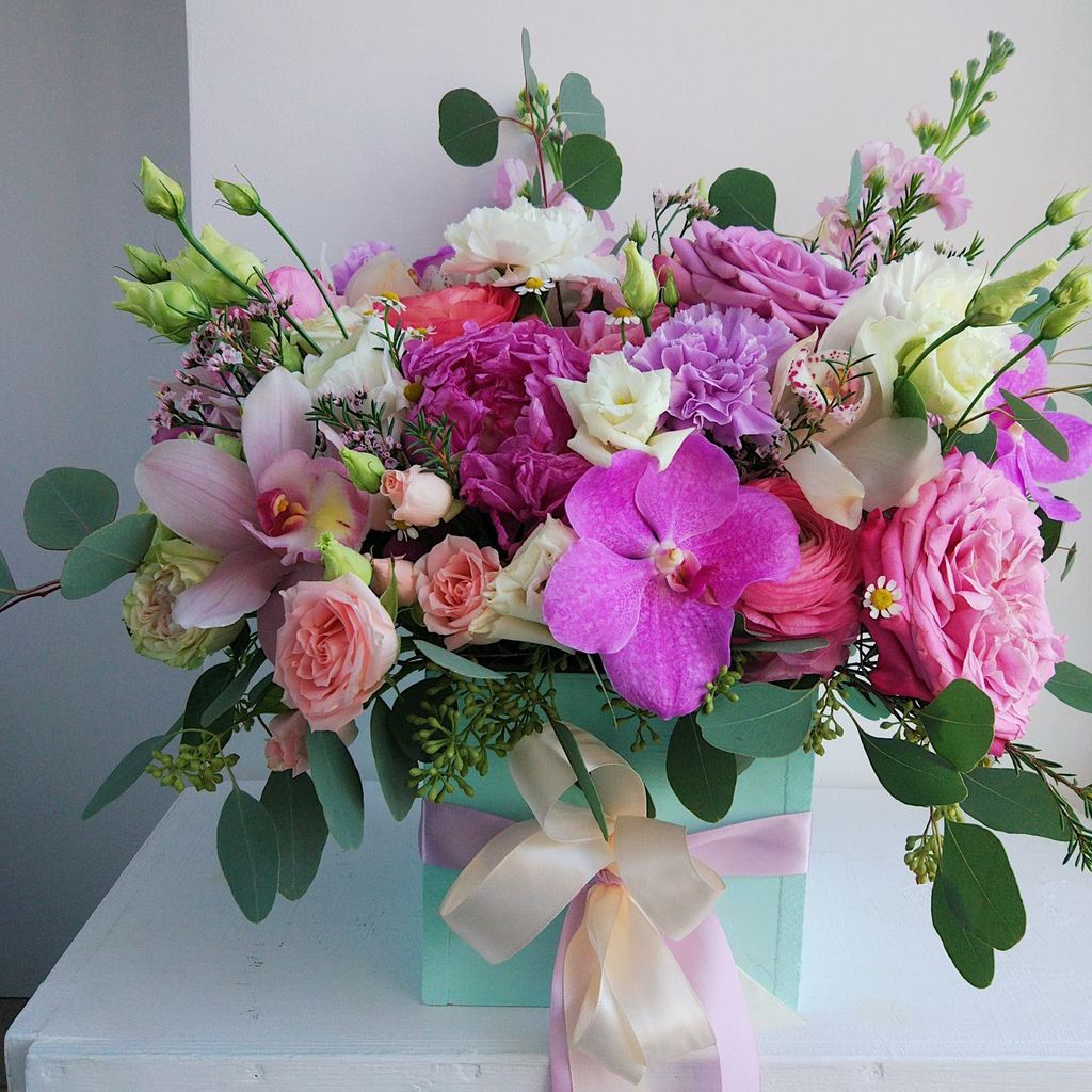 Яркая композиция из цветов