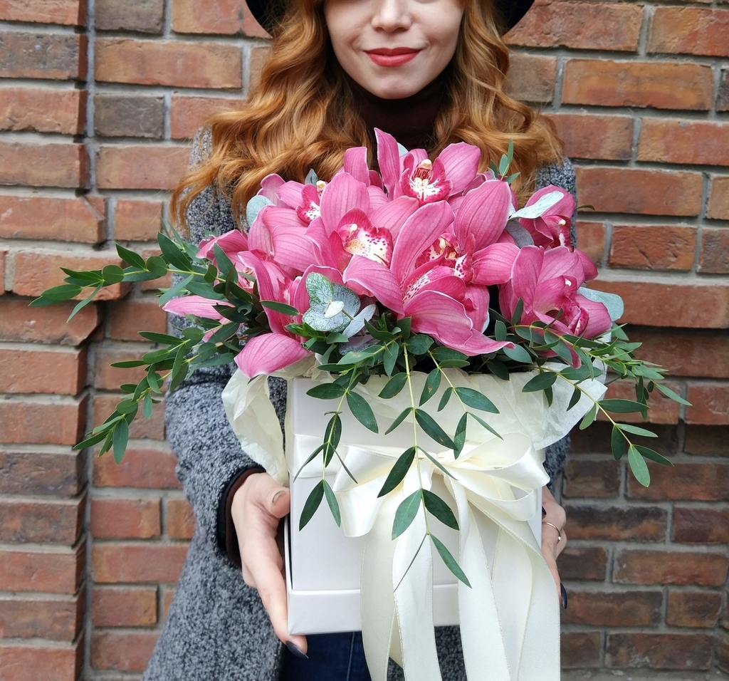 Букет из орхидей в коробке