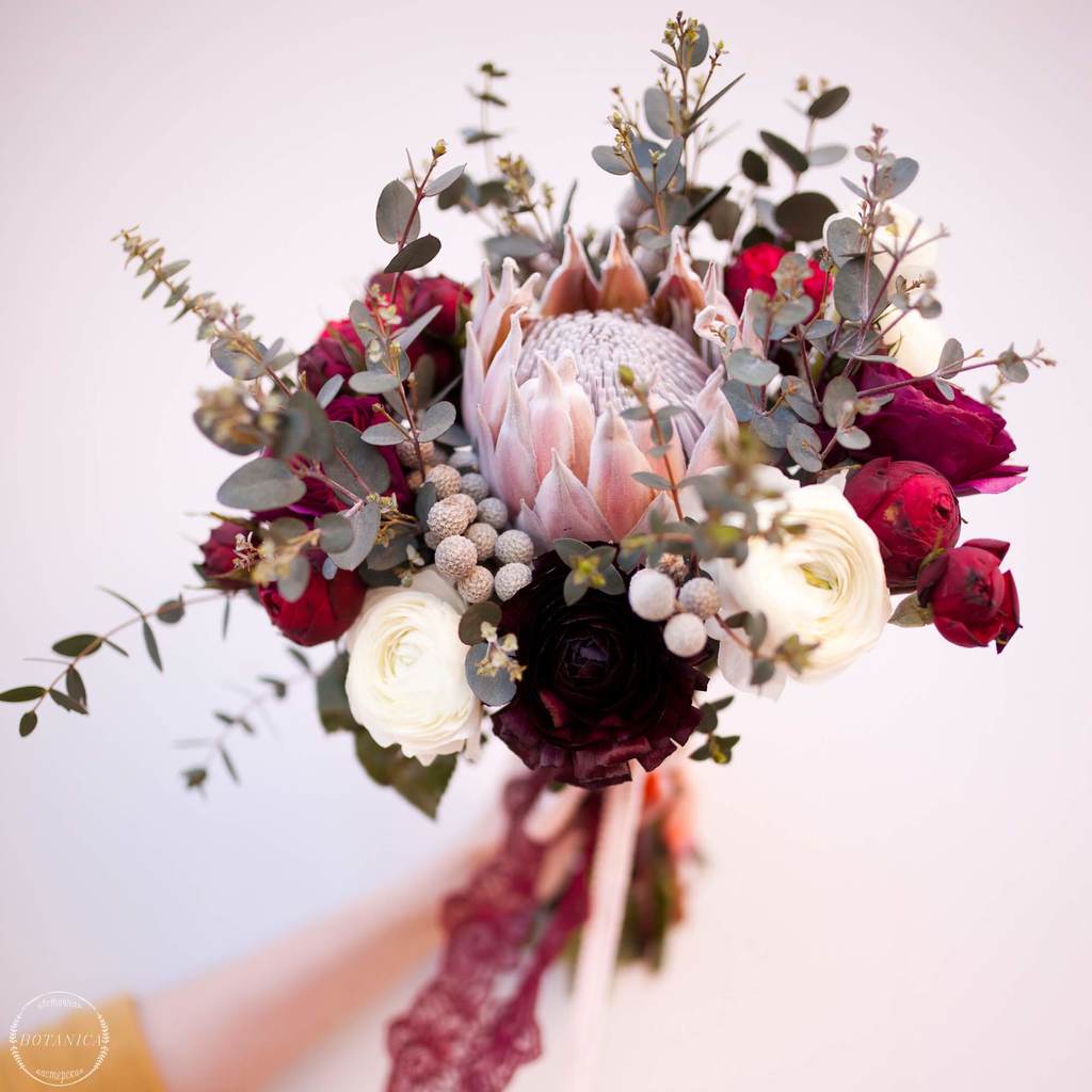 Свадебный букет невесты с протеей