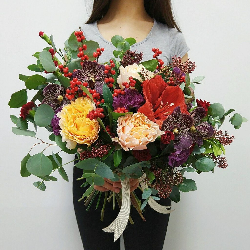 Заказать большой и эффектный букет цветов с доставкой в Уфе.