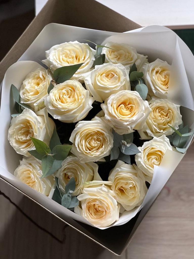 Пионовидная роза сорта Candelight