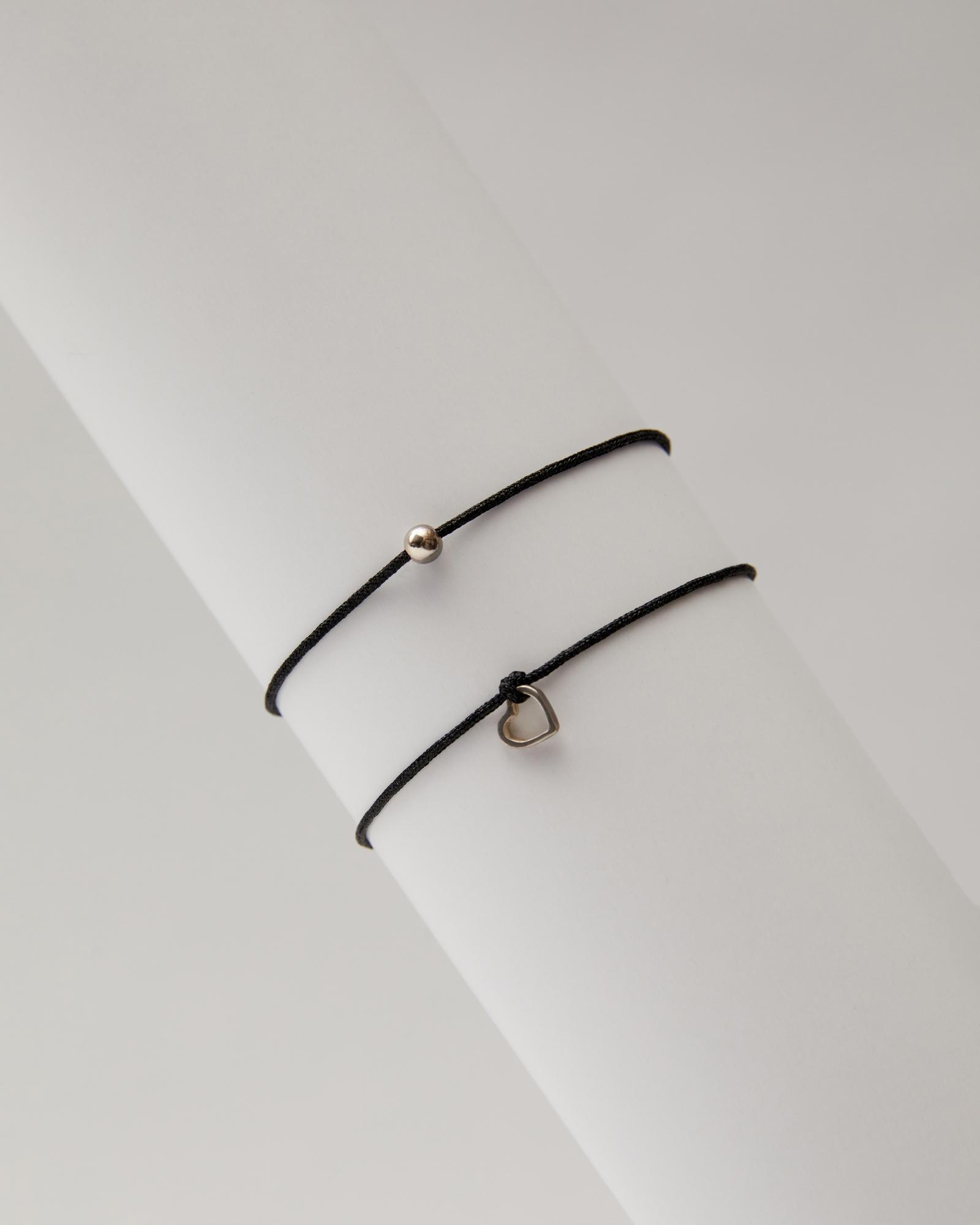 Браслет на нити