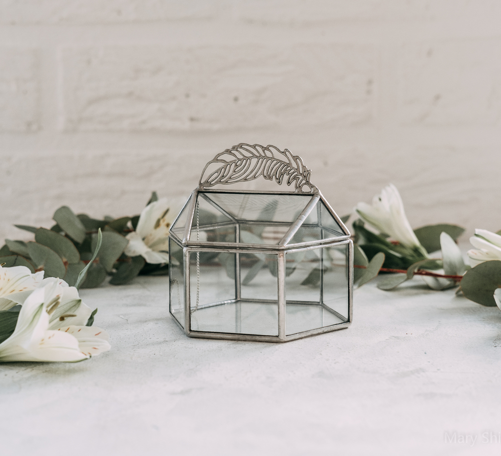 Шкатулка с пером